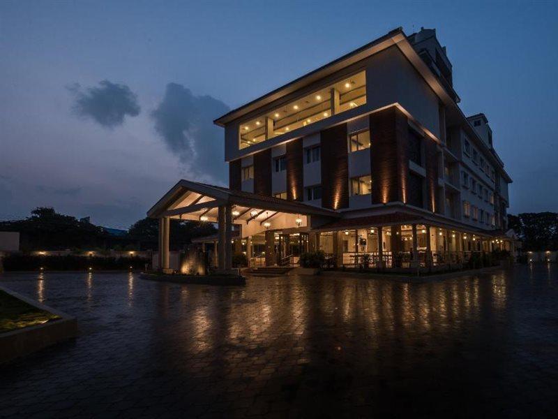 Hotel Aadrika Chikmagalūr Esterno foto